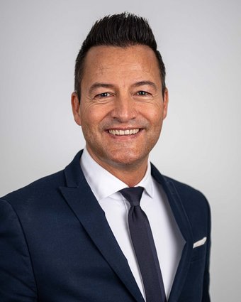 Un ufficio commercialista con un team unito Un ufficio commercialista con un team unito